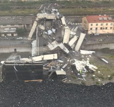 צפו: תיעוד חדש של רגע קריסת הגשר באיטליה