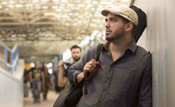 "פשוט ונוגע": אורי וויל בשיר אהבה חדש• צפו