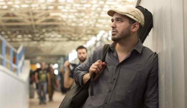 "פשוט ונוגע": אורי וויל בשיר אהבה חדש• צפו