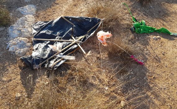 בשיא עונת הבציר: עפיפון תבערה נחת ביקב בשומרון