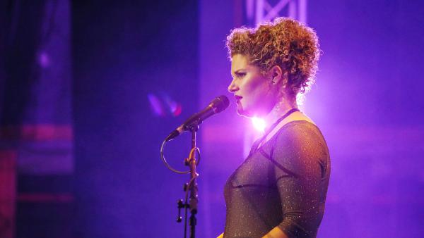 "גם אם רב היה מתיר- לא הייתי מופיעה בפני גברים"