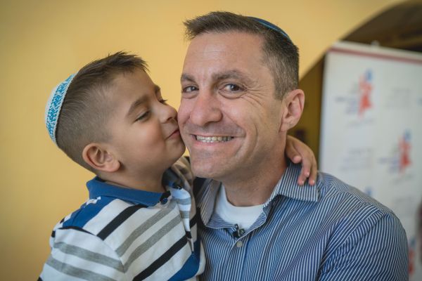 גיבור של העולם ילד | סיפור מיוחד על הצלת חיים