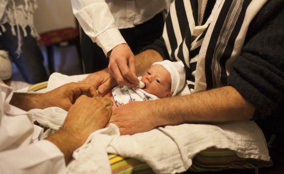 אמונה באנימציה: למה עושים ברית מילה?