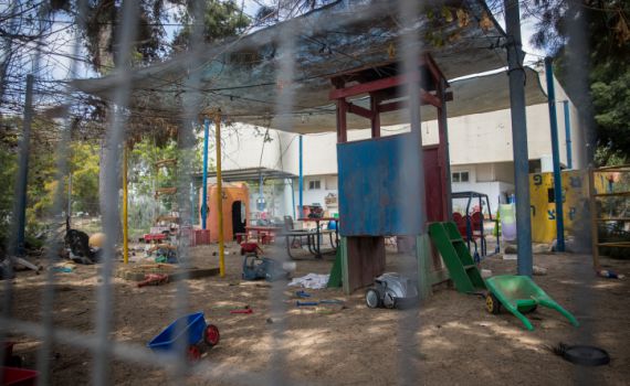 כתב אישום: מטפלת שברה את ידו של תינוק בן חצי שנה