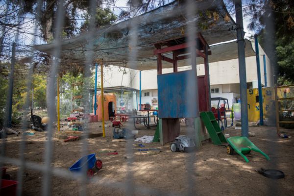 כתב אישום: מטפלת שברה את ידו של תינוק בן חצי שנה