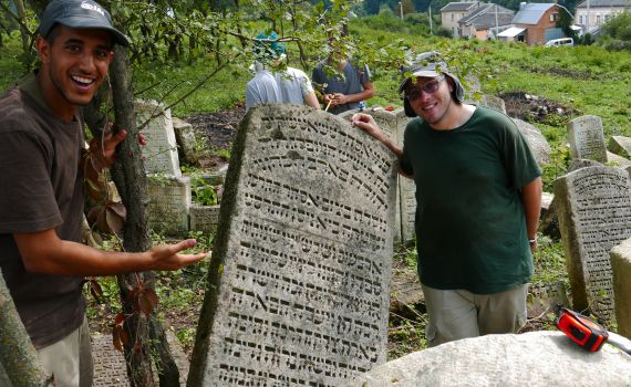גילוי חדש: נחשפה מצבת אמו של ש"י עגנון