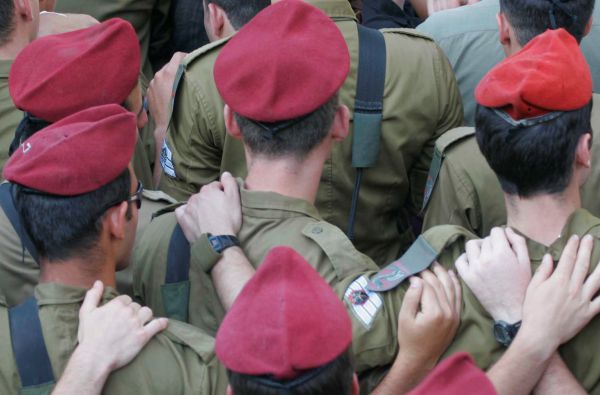 בצה"ל מודים: המפקד אישר לחיילים להפנות את המבט