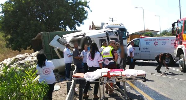 צומת נבות: נהג משאית כבן 25 נלכד, מצבו בינוני