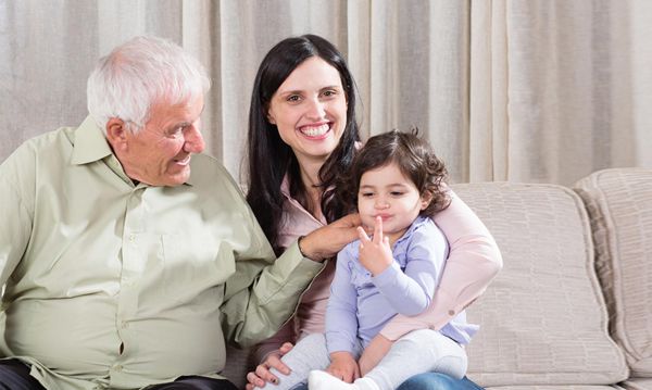 בחג הזה אנחנו דואגים שאף אזרח ותיק לא יישאר לבד