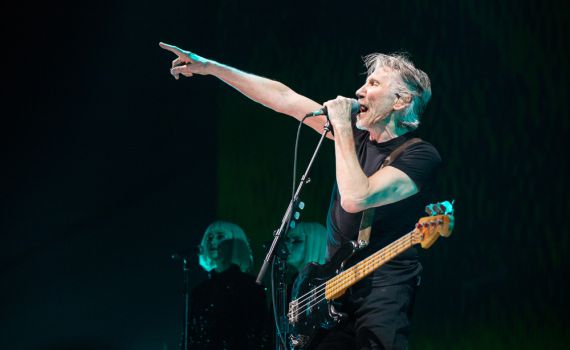 סולן הפינק פלויד ללנה דל ריי: "אל תופיעי בישראל"