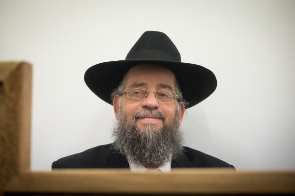 מורדם ומונשם: מוסיף להיות קשה מצבו של הרב הבר