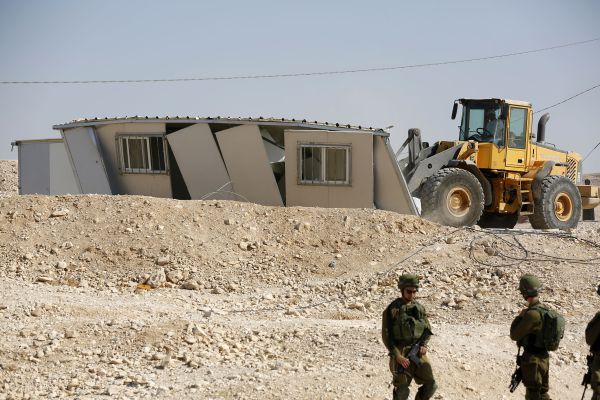 לקראת פינוי חאן אל-אחמר: הפלסטינים פנו להאג