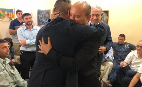 נתניהו ובנט בביקור ניחומים: "חיים בזכות גיבורים כארי"