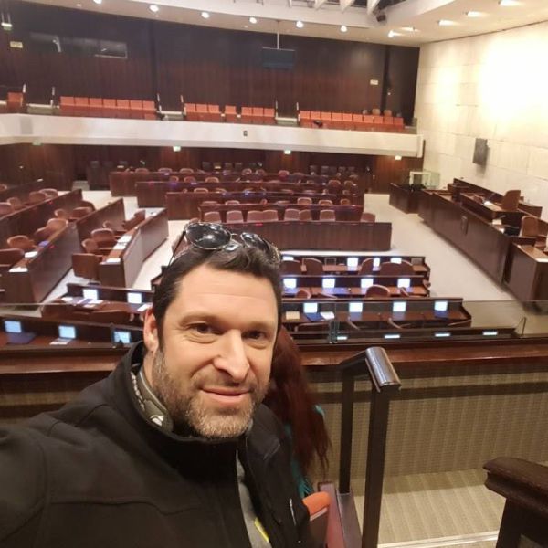 "ארי פולד לוחם הסברה; גיבור ישראל"