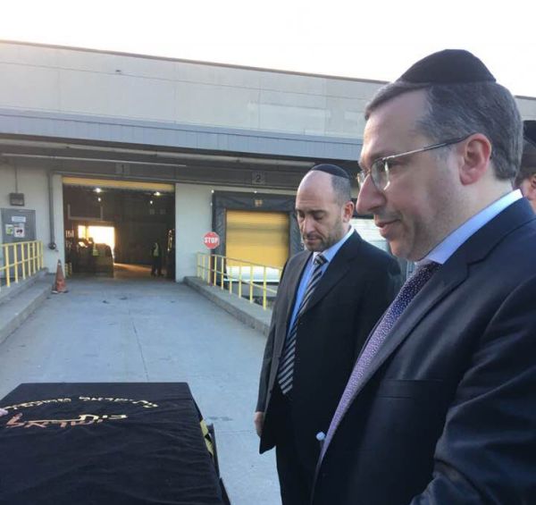 מאות ליוו למנוחות את החזן מרדכי סובול