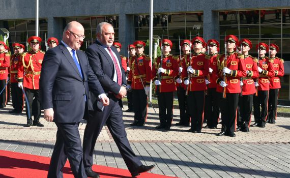ליברמן חתם: ישראל תשתף פעולה ביטחונית עם גאורגיה