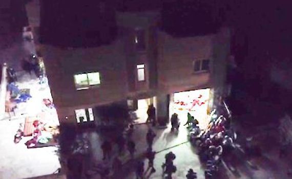 צפו: עשרות לוחמים פשטו על בית המחבל