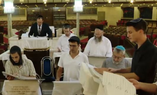 צפו: החזנים מתכוננים לתפילה שתקרע שערי שמים