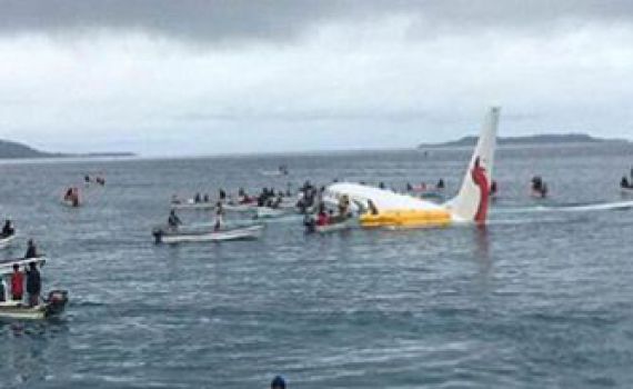 צפו: הטייס "פספס" את המסלול ונחת באוקיינוס