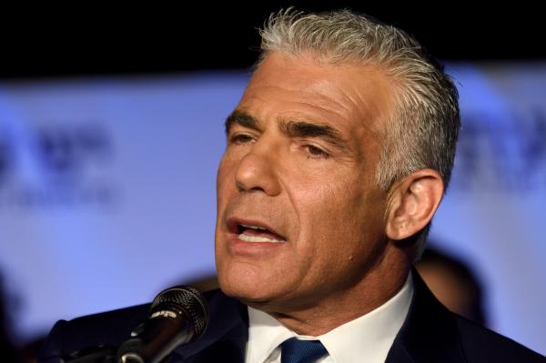 לפיד: "נתניהו מנסה להפוך את ישראל לדיקטטורה"