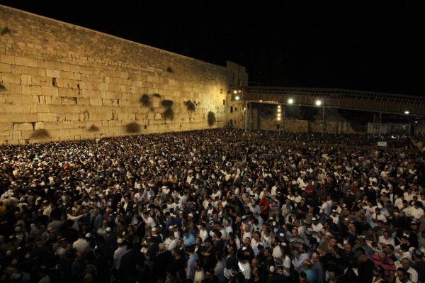 צום תשעה באב; קריאת מגילת איכה. שידור חי