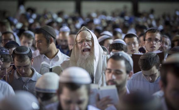 צפו: מאות בסליחות ראשונות עם יצחק מאיר