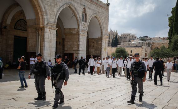 אנשי הוואקף יפסיקו "לפקח" על יהודים בהר הבית