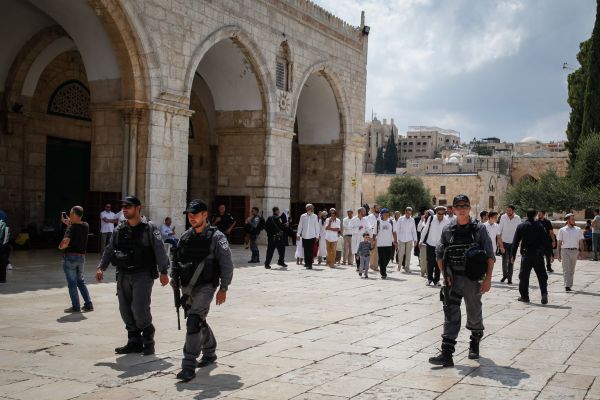 אנשי הוואקף יפסיקו "לפקח" על יהודים בהר הבית