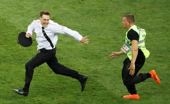 חשד: הפעיל שפרץ לדשא בגמר המונדיאל הורעל