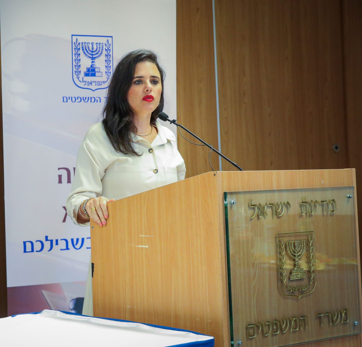 נגד דתיים: עוד מאמר אנטישמי של עיתונאי הארץ