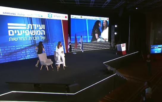 מוניקה לוינסקי פוצצה ראיון עם יונית לוי. צפו