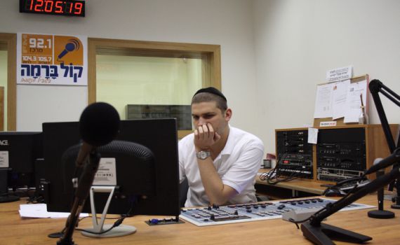 הרדיו סירב להעלות נשים לשידור וישלם מליון שקל