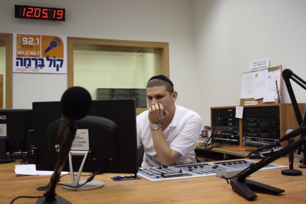 הרדיו סירב להעלות נשים לשידור וישלם מליון שקל