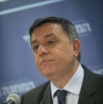 לקראת העצרת לזכר רבין: גבאי בהחלטה שערורייתית