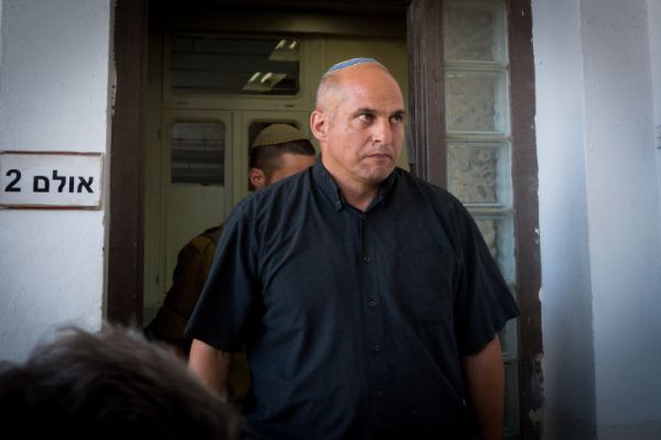 פרישה מפתיעה: מפץ פוליטי בקריית ארבע