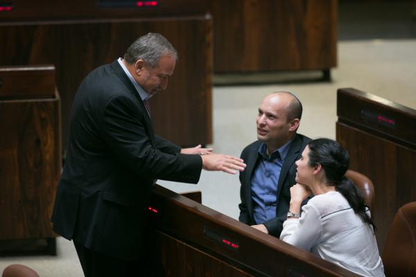 "האשמותיו של מר בנט- ססמאות בחירות"