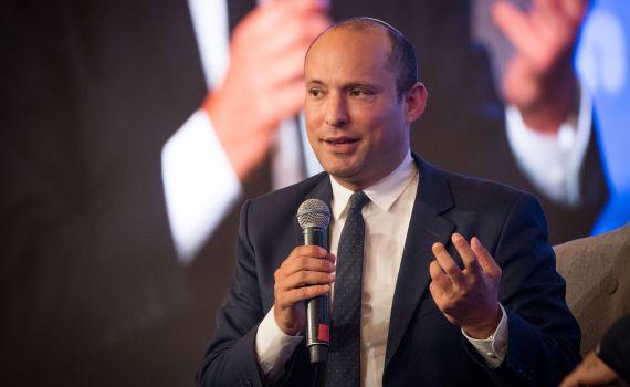 "מי שלא מכסח את הדשא, הדשא מכסח אותו"