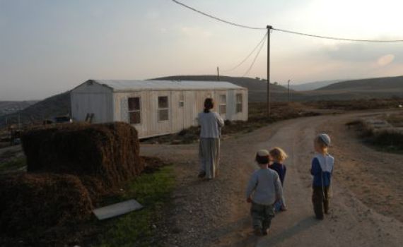 מטען הושלך לעבר היישוב עדי עד