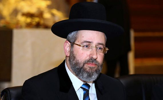 הרב לאו מותח בקורת: 'בקושי יש סרבניות גט בכלא'