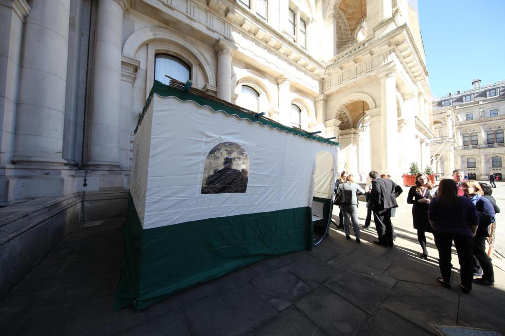 לראשונה בהיסטוריה: סוכה במשרד החוץ הבריטי בלונדון