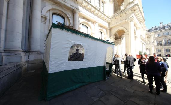 לראשונה בהיסטוריה: סוכה במשרד החוץ הבריטי בלונדון