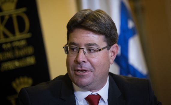 "חרפה לליכוד": אקוניס הוקלט תוקף את הליכוד