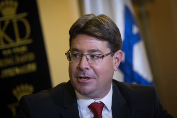 "חרפה לליכוד": אקוניס הוקלט תוקף את הליכוד