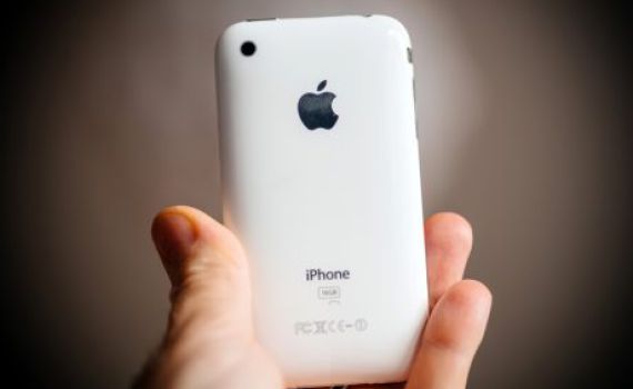 "דיין עם אייפון? 'צריך לדון אם הוא כשר להיות דיין"