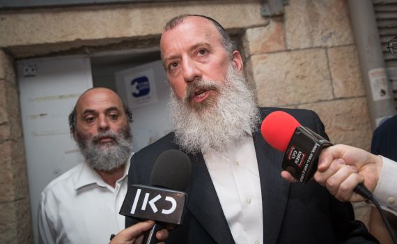 החרדים מסוכסכים ויוסי דייטש משלם את המחיר