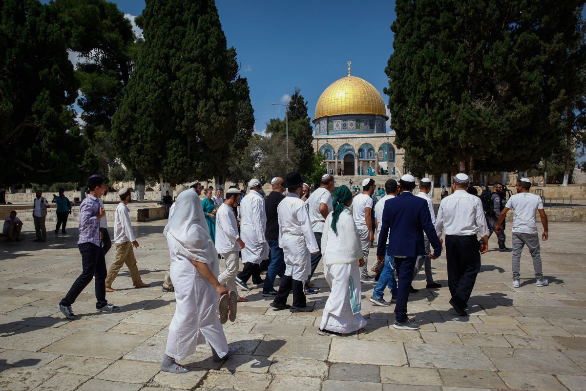 צפו: יהודים בקיטל עולים להר הבית ביום כיפור