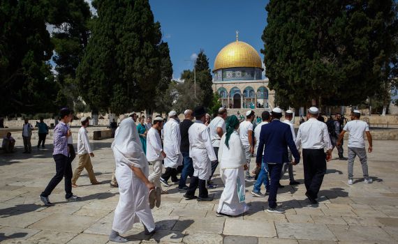 צפו: יהודים בקיטל עולים להר הבית ביום כיפור