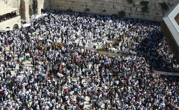 רבבות בברכת הכהנים בכותל המערבי • גלריה