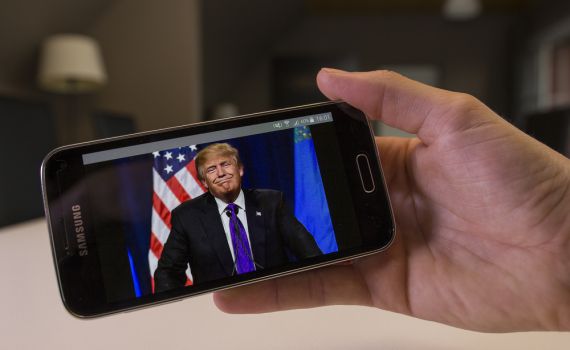 מדוע טראמפ החליט לשלוח סמס לכל אזרחי ארה"ב?