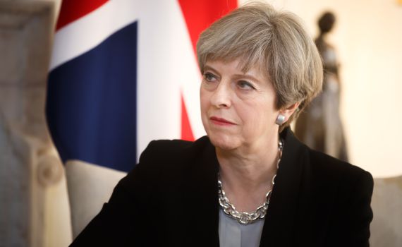 בריטניה: 50 חברי פרלמנט דנו על הדחתה של רה"מ